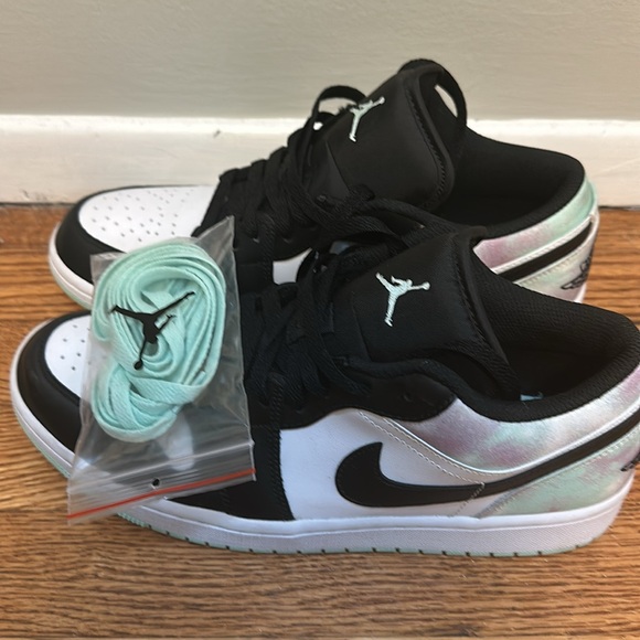 Air Jordan 1 Low SE - Picture 10 of 11